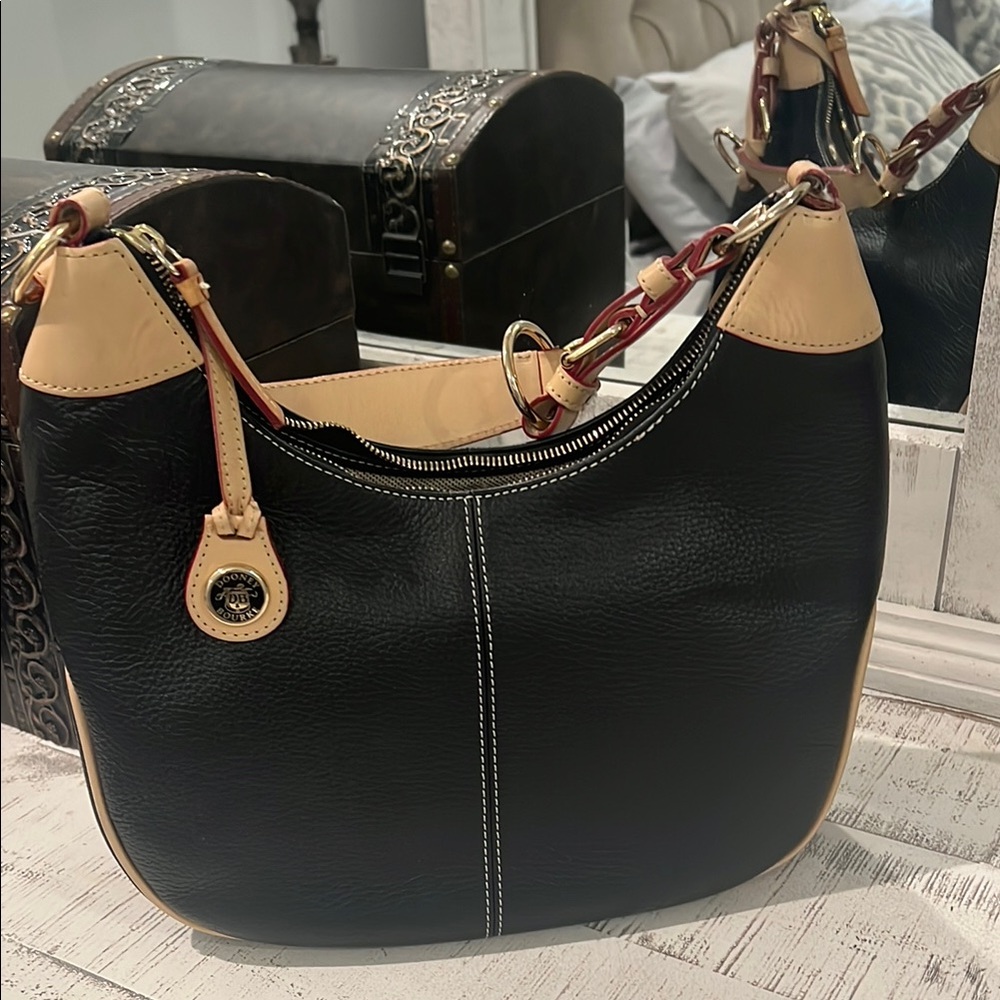Black Dooney and Bourke purse - Picture 5 of 13